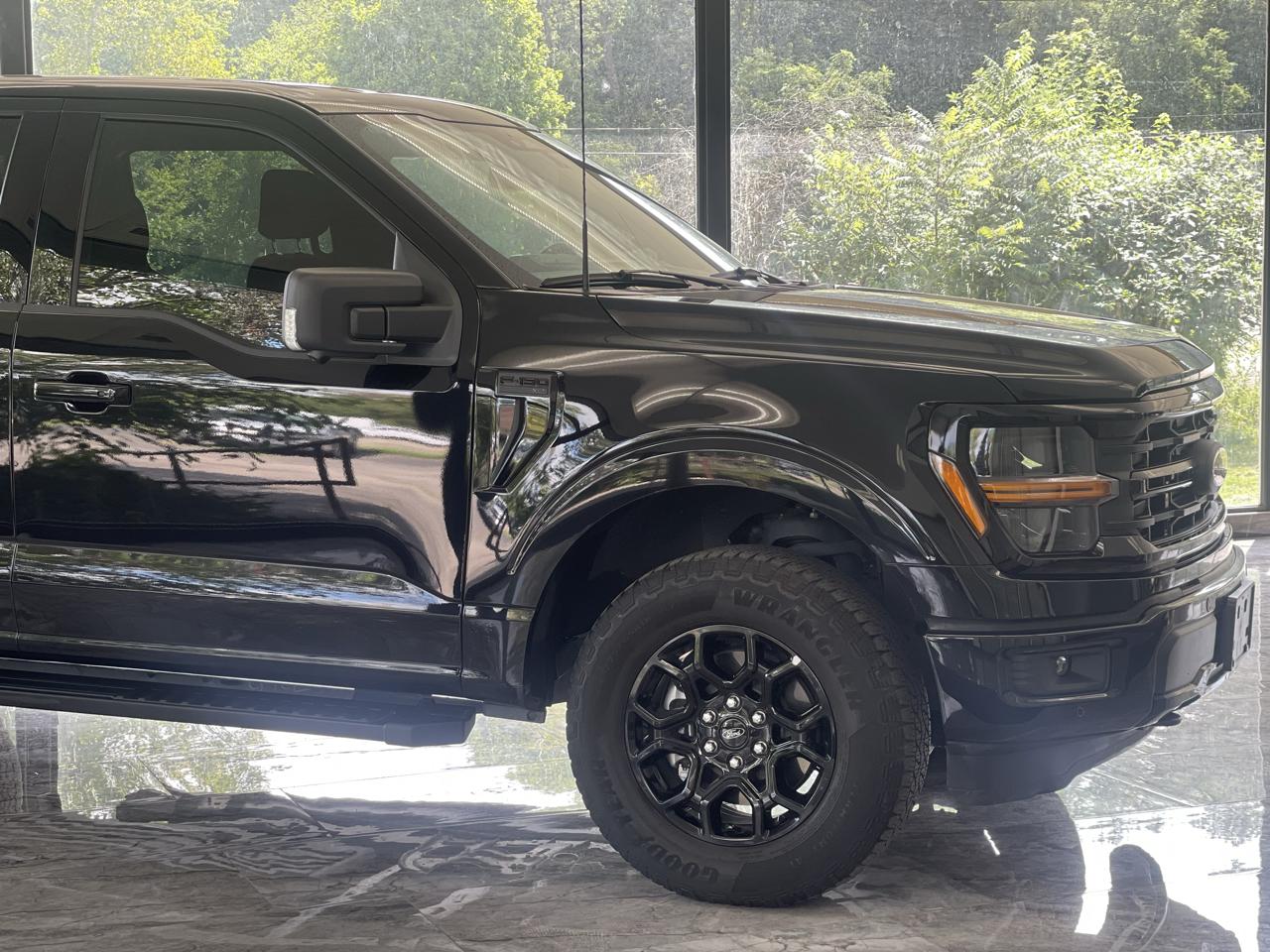 Ford F-150 XLT SuperCrew 4WD 2025