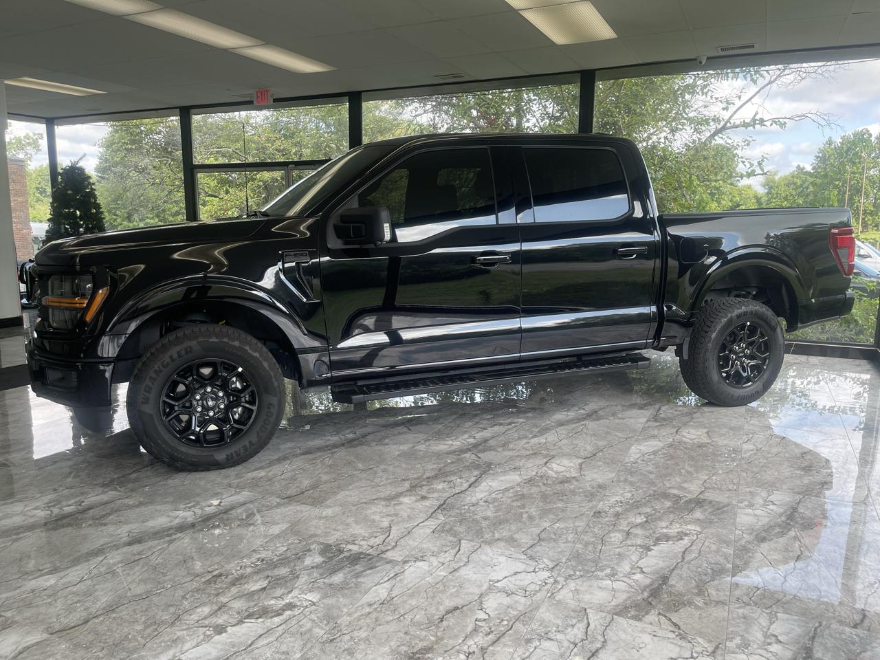 Ford F-150 XLT SuperCrew 4WD 2025