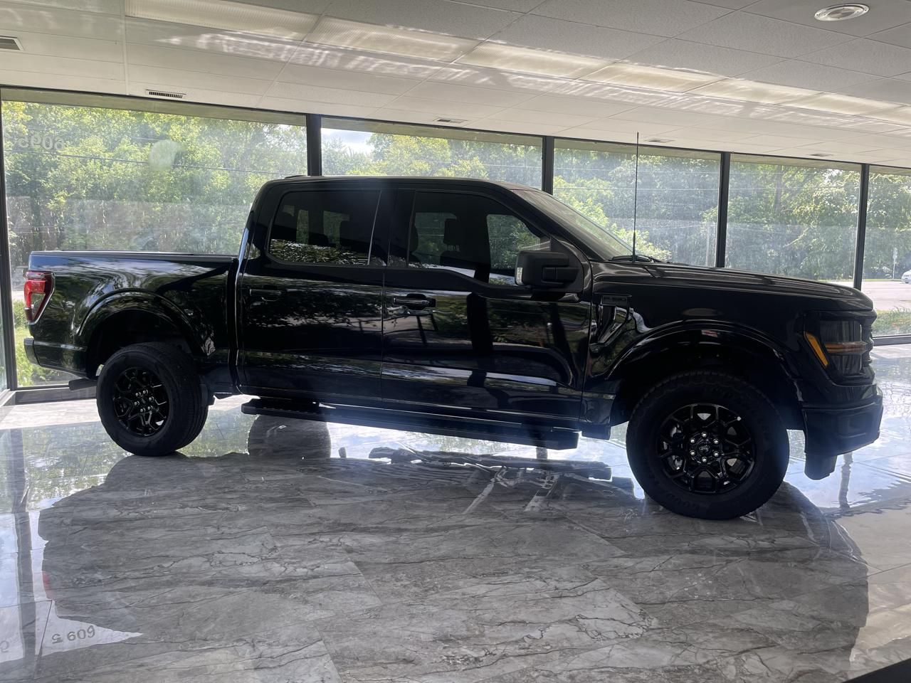 Ford F-150 XLT SuperCrew 4WD 2025