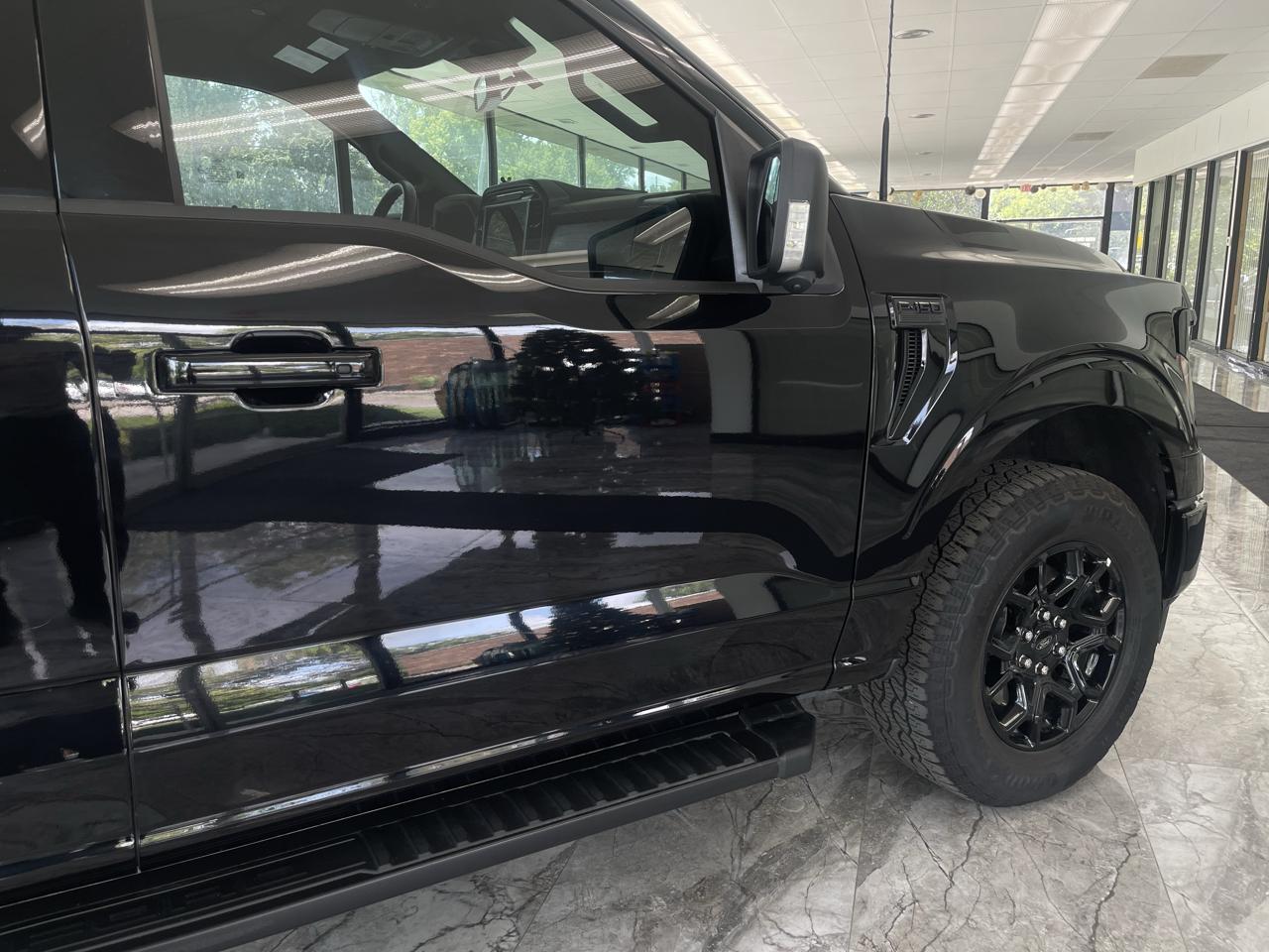 Ford F-150 XLT SuperCrew 4WD 2025
