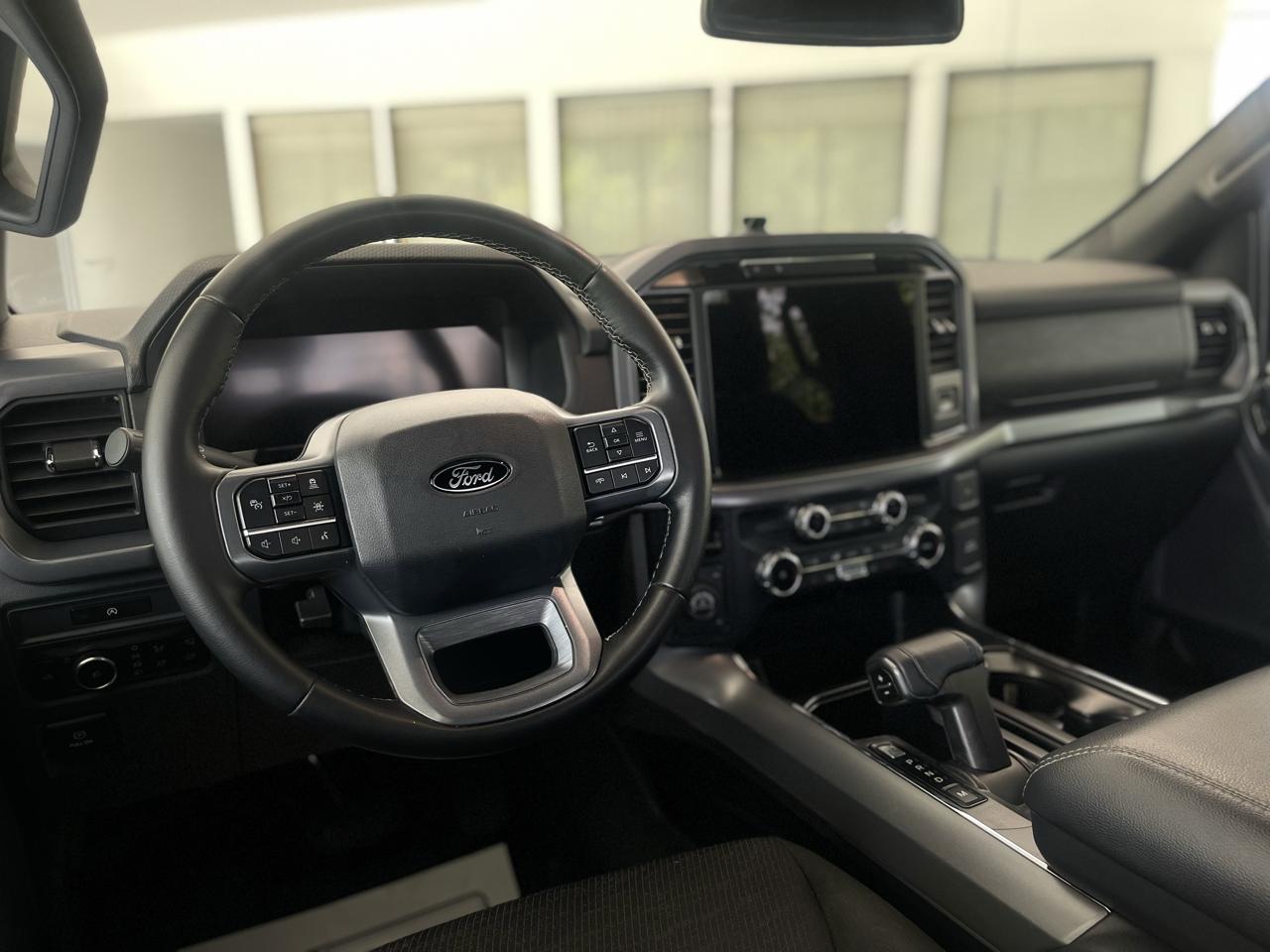 Ford F-150 XLT SuperCrew 4WD 2025