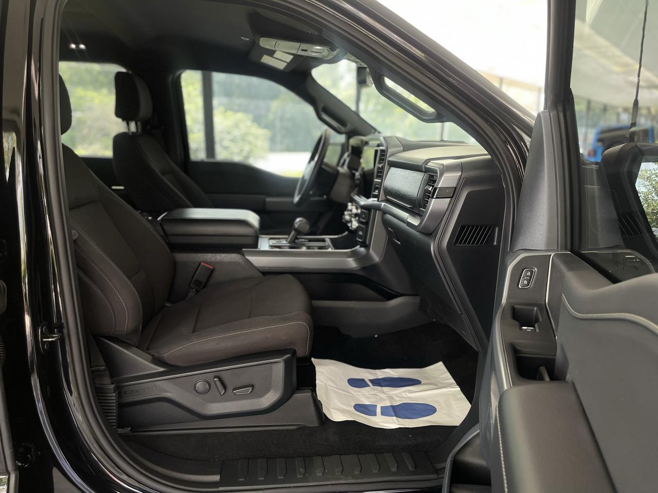 Ford F-150 XLT SuperCrew 4WD 2025