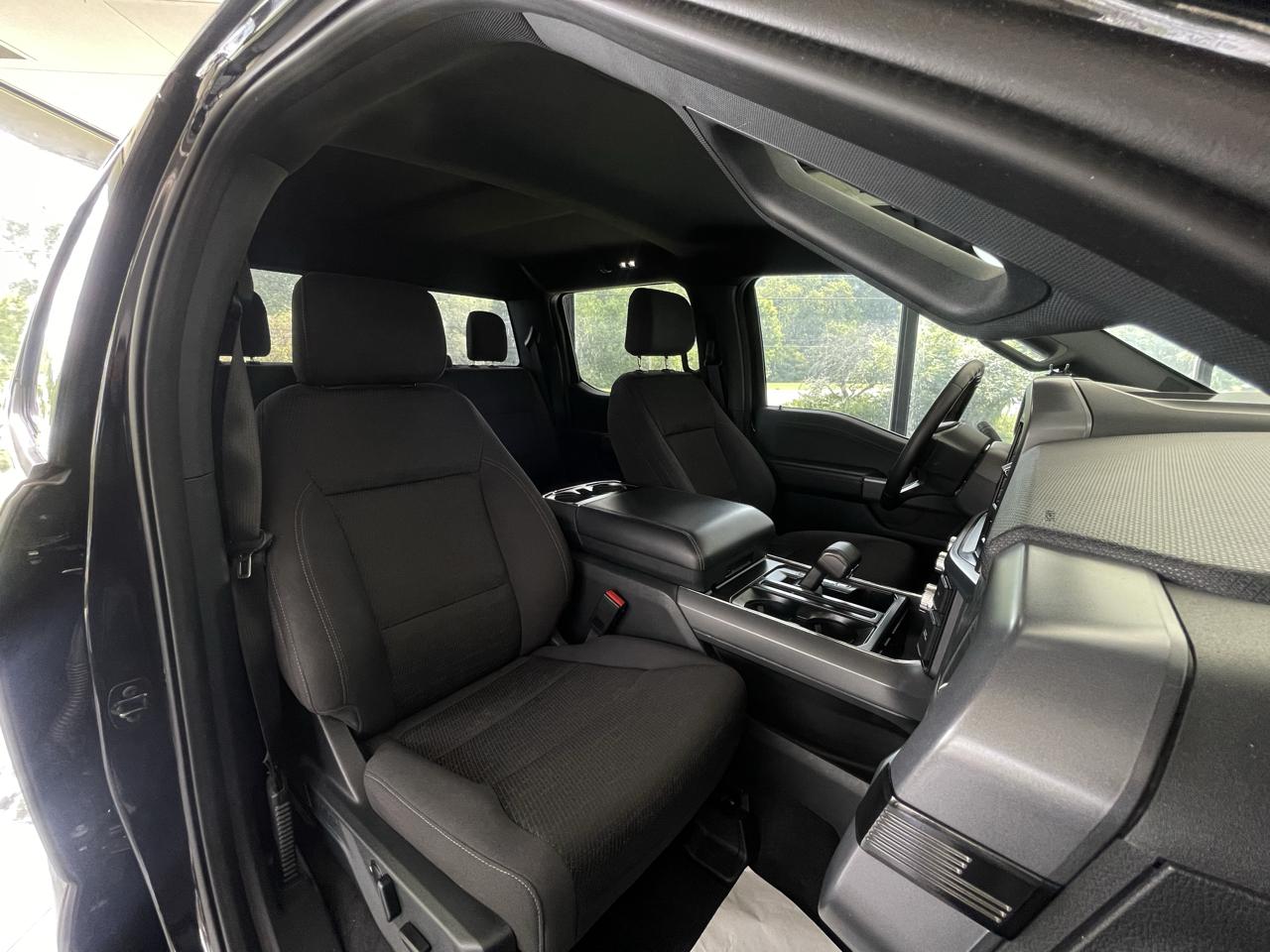Ford F-150 XLT SuperCrew 4WD 2025