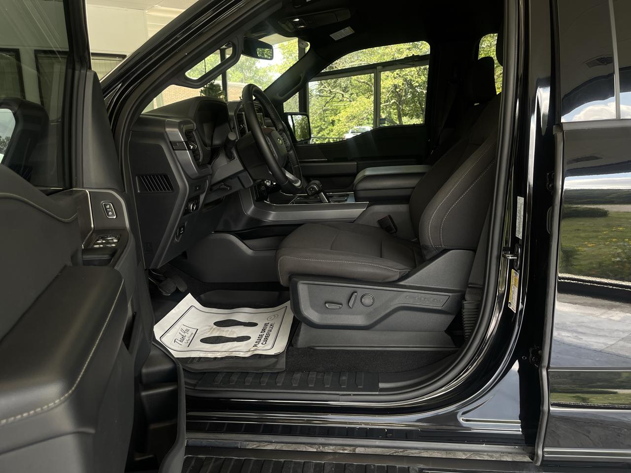 Ford F-150 XLT SuperCrew 4WD 2025