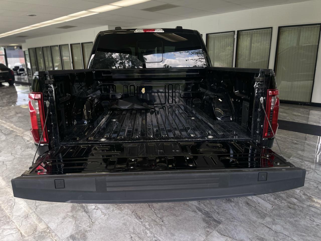 Ford F-150 XLT SuperCrew 4WD 2025