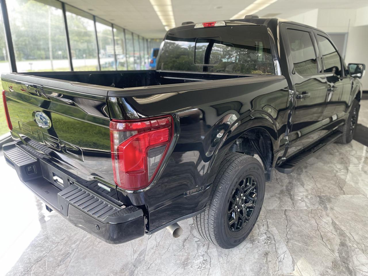 Ford F-150 XLT SuperCrew 4WD 2025
