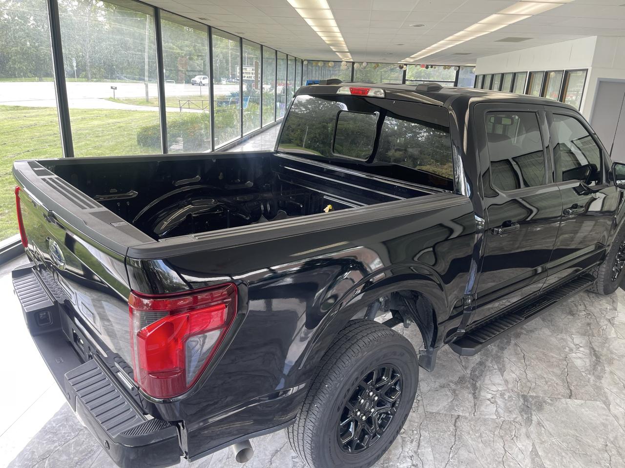 Ford F-150 XLT SuperCrew 4WD 2025