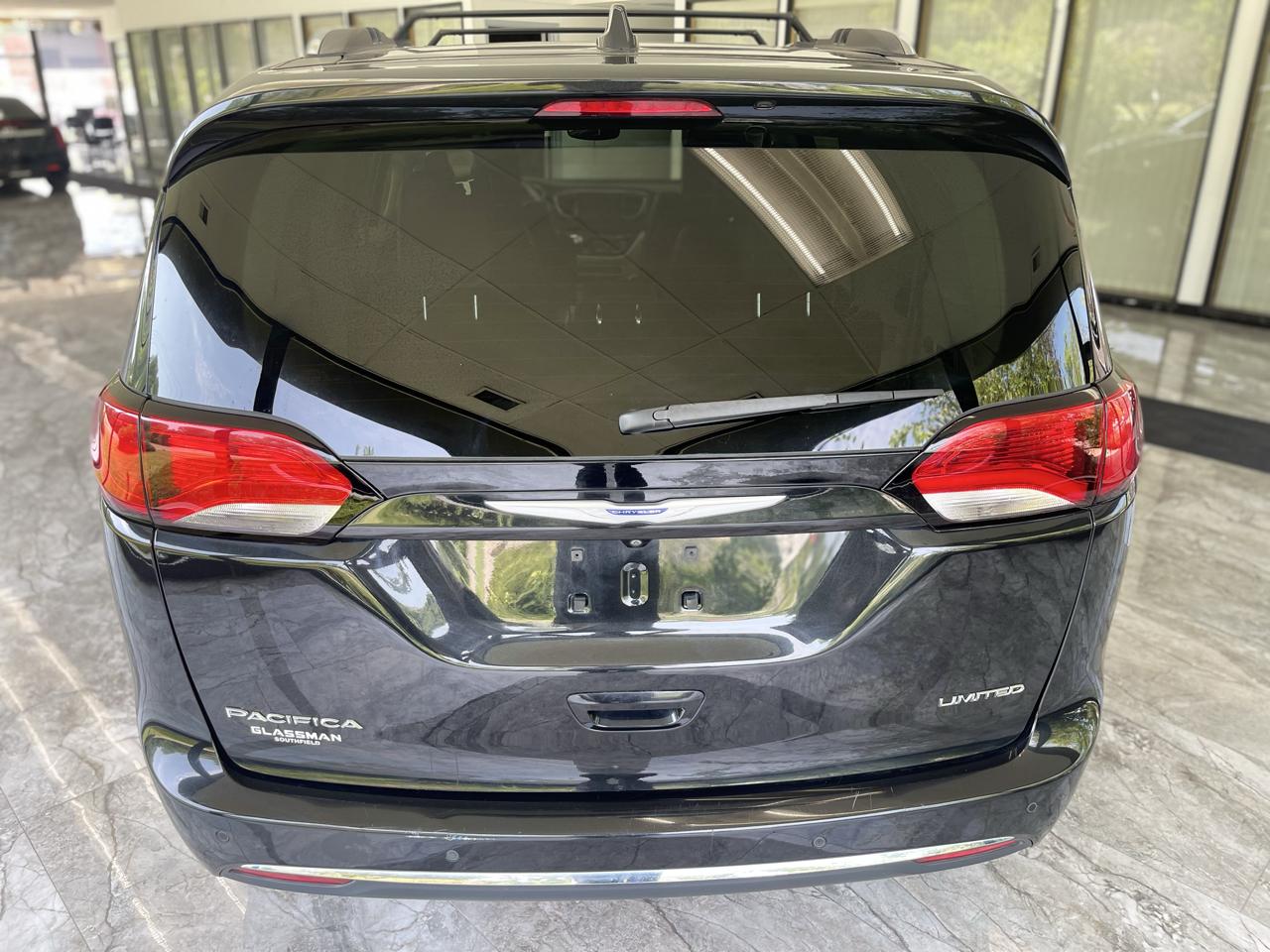 Chrysler Pacifica Limited 2020