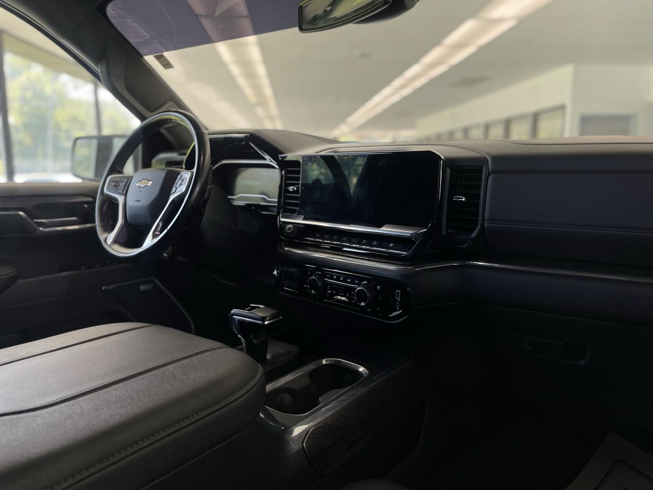 Chevrolet Silverado 1500 LTZ Crew Cab 4WD 2024