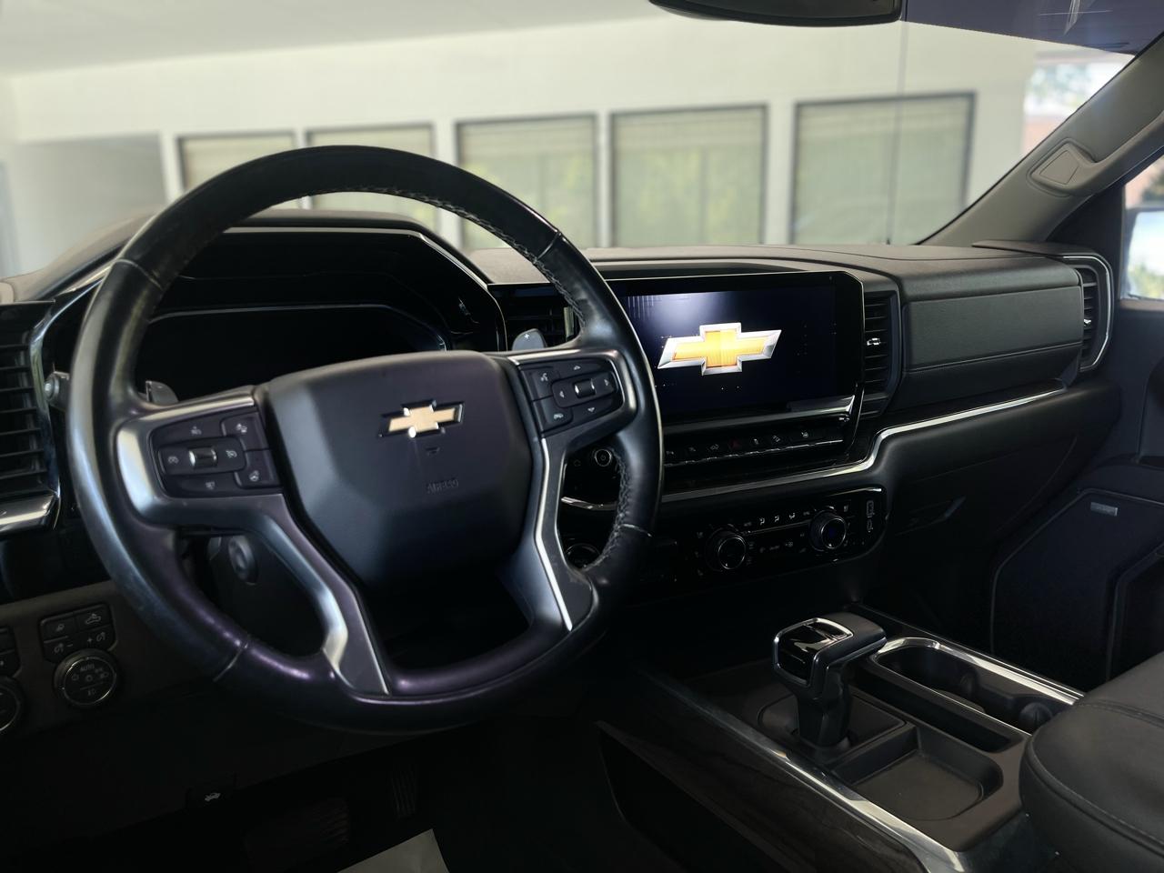 Chevrolet Silverado 1500 LTZ Crew Cab 4WD 2024