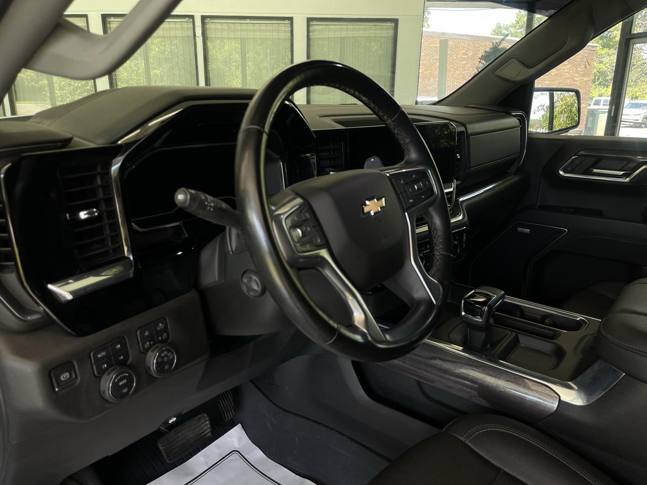 Chevrolet Silverado 1500 LTZ Crew Cab 4WD 2024