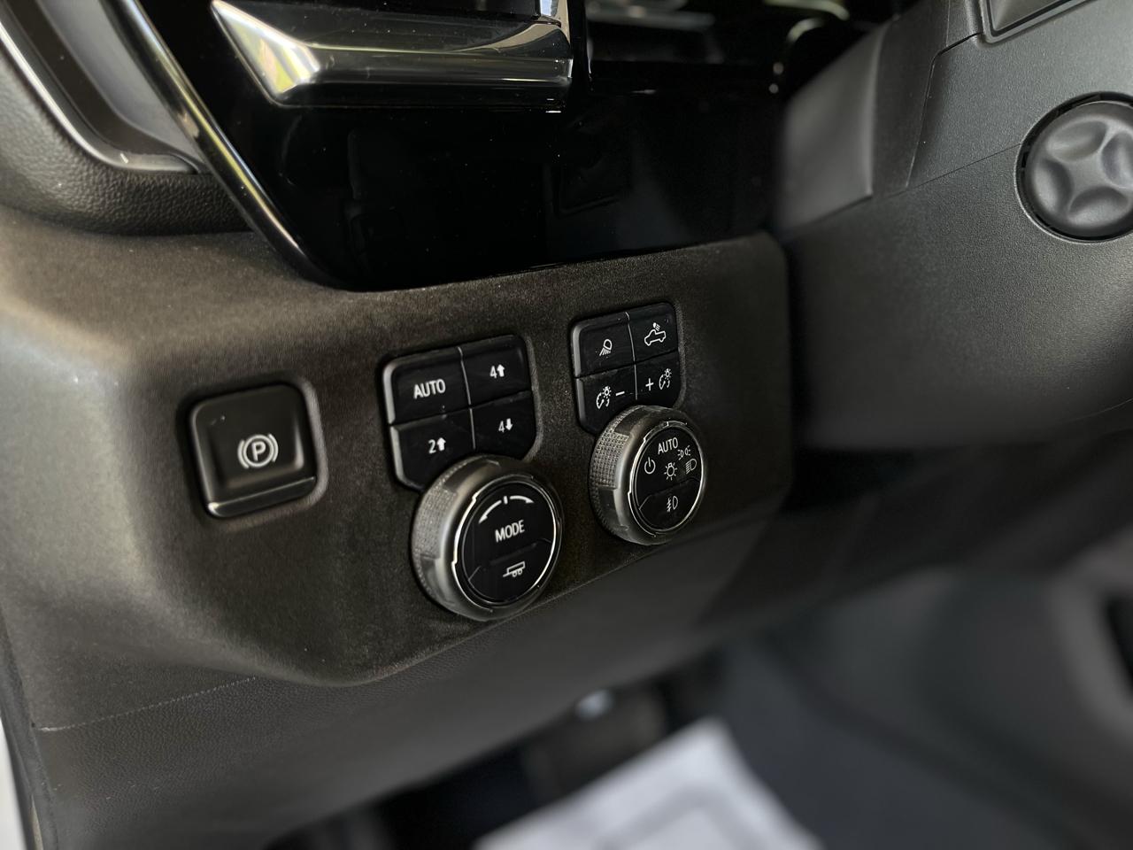 Chevrolet Silverado 1500 LTZ Crew Cab 4WD 2024