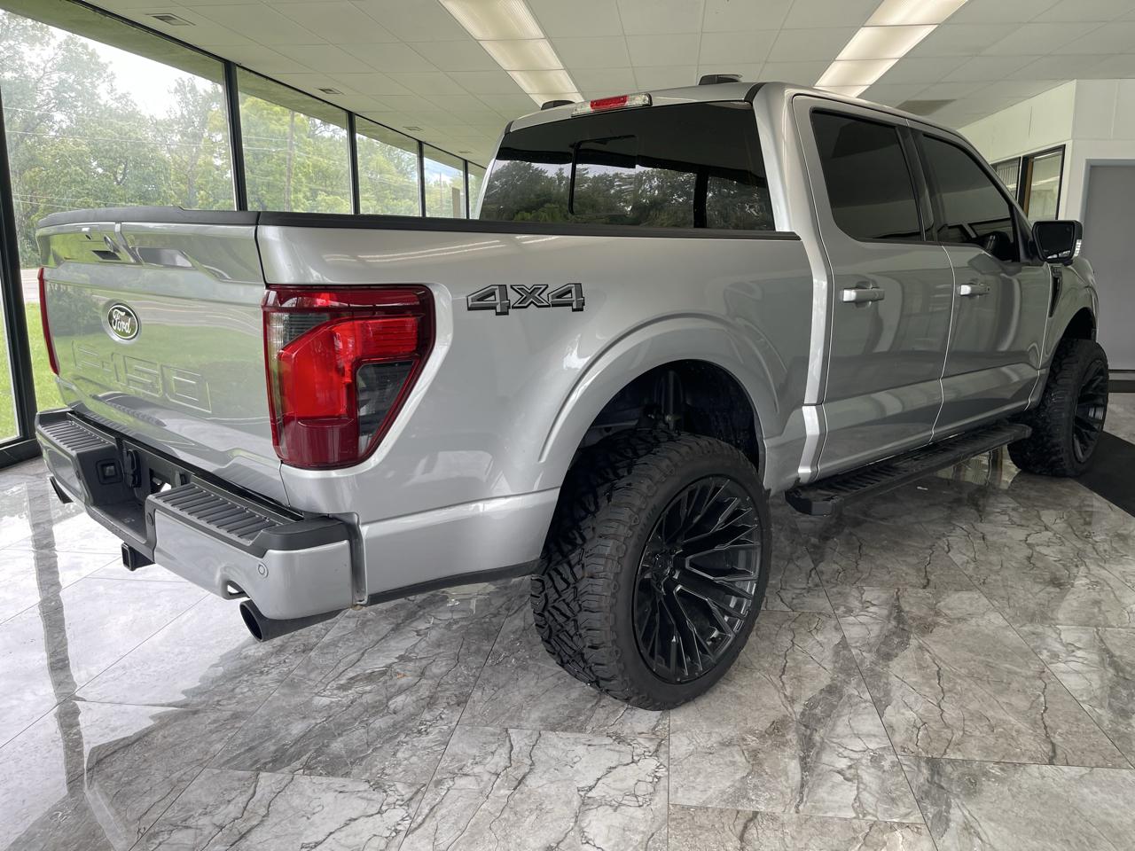 Ford F-150 XLT SuperCrew 4WD 2024