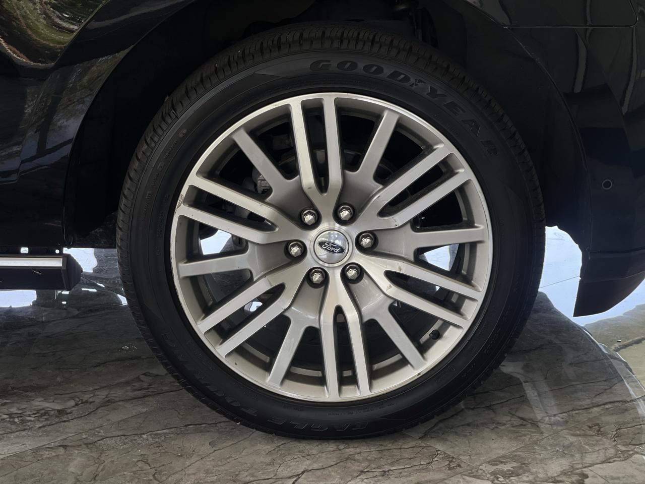 Ford Expedition Platinum 4WD 2022
