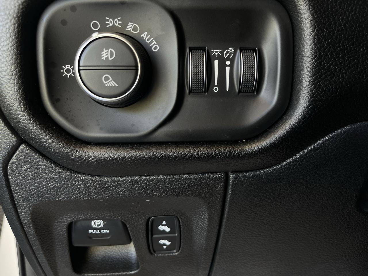 RAM 1500 Laramie Crew Cab SWB 4WD 2022