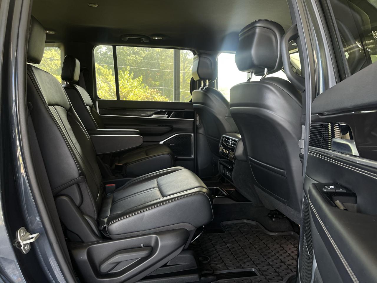 Jeep Wagoneer Series II 4WD 2024