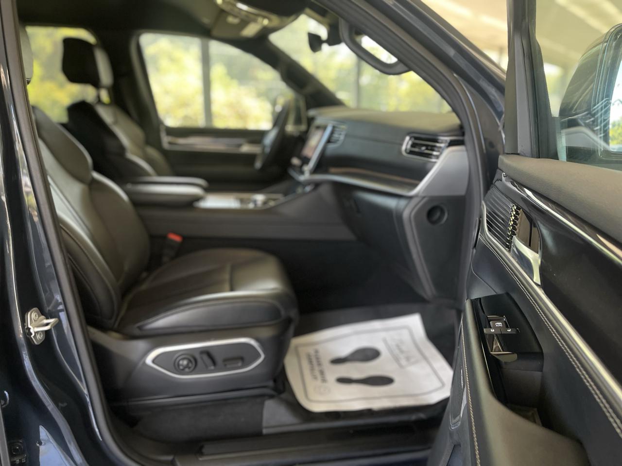 Jeep Wagoneer Series II 4WD 2024