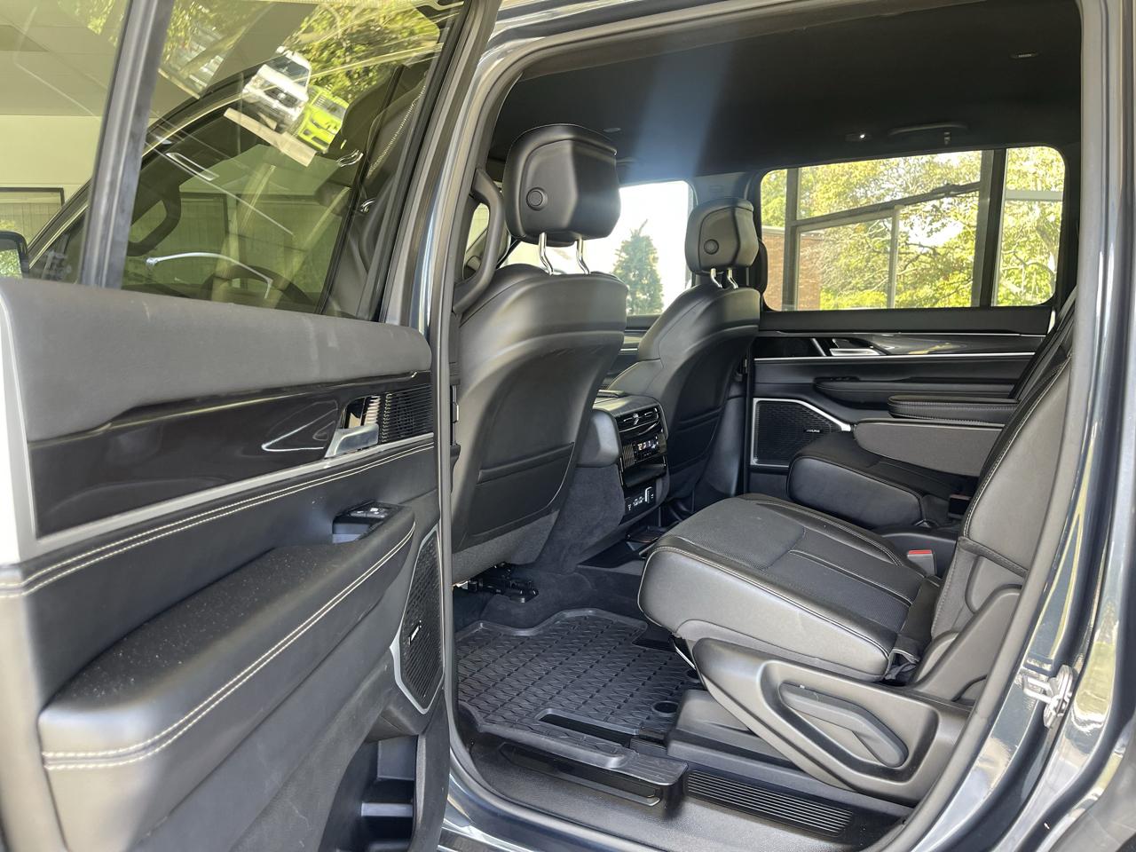 Jeep Wagoneer Series II 4WD 2024