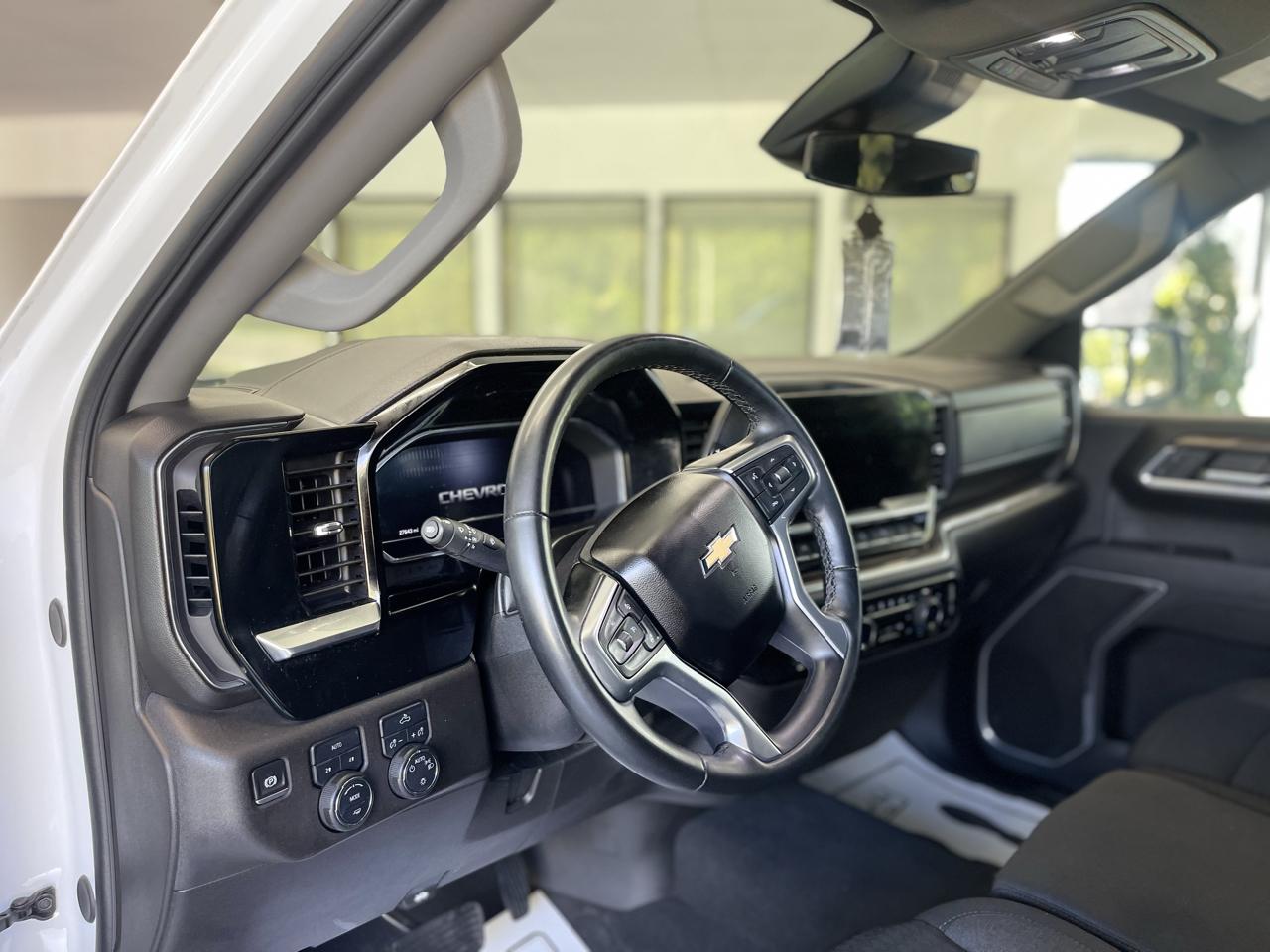 Chevrolet Silverado 1500 LT-L Double Cab 4WD 2024