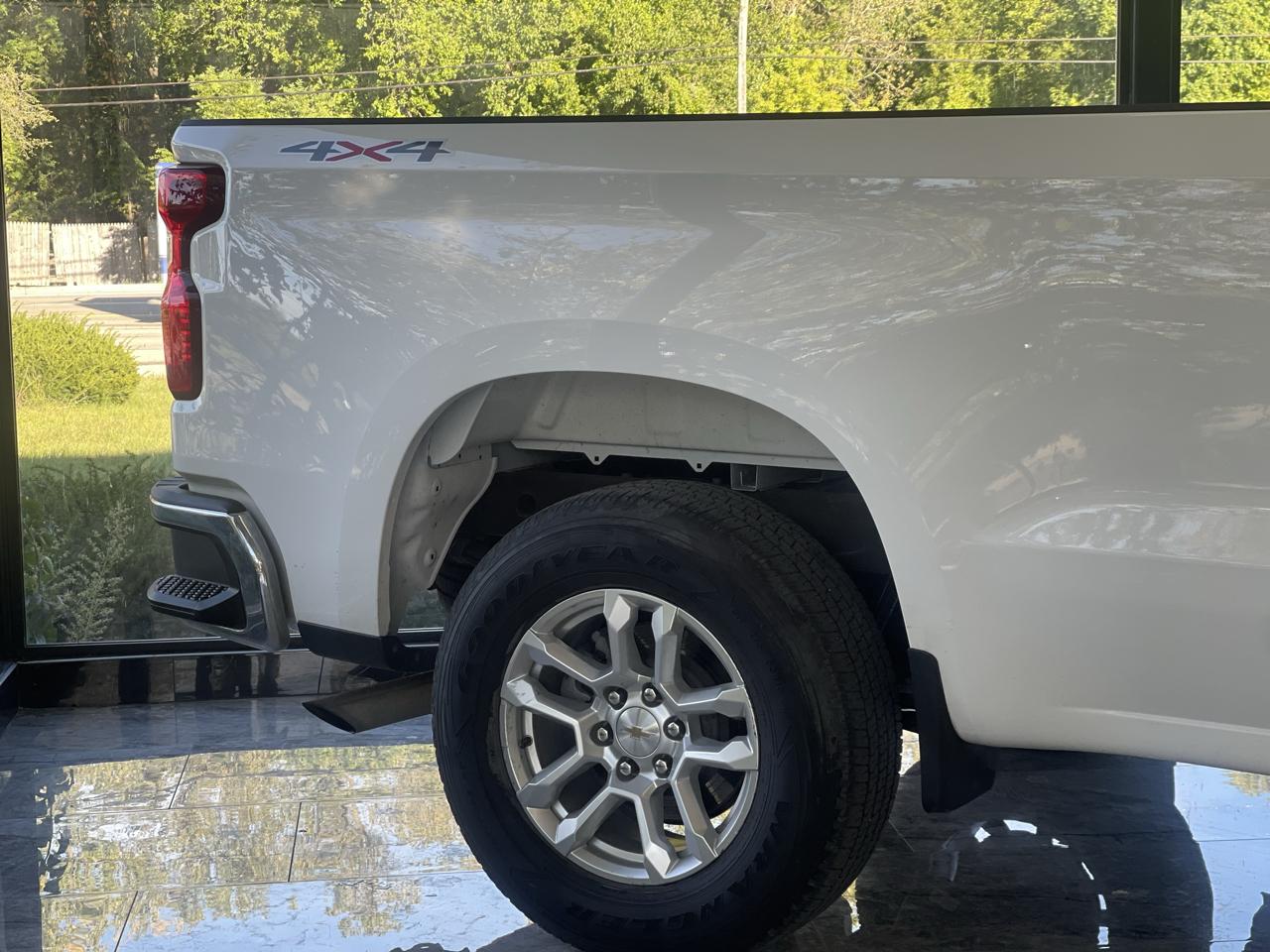 Chevrolet Silverado 1500 LT-L Double Cab 4WD 2024