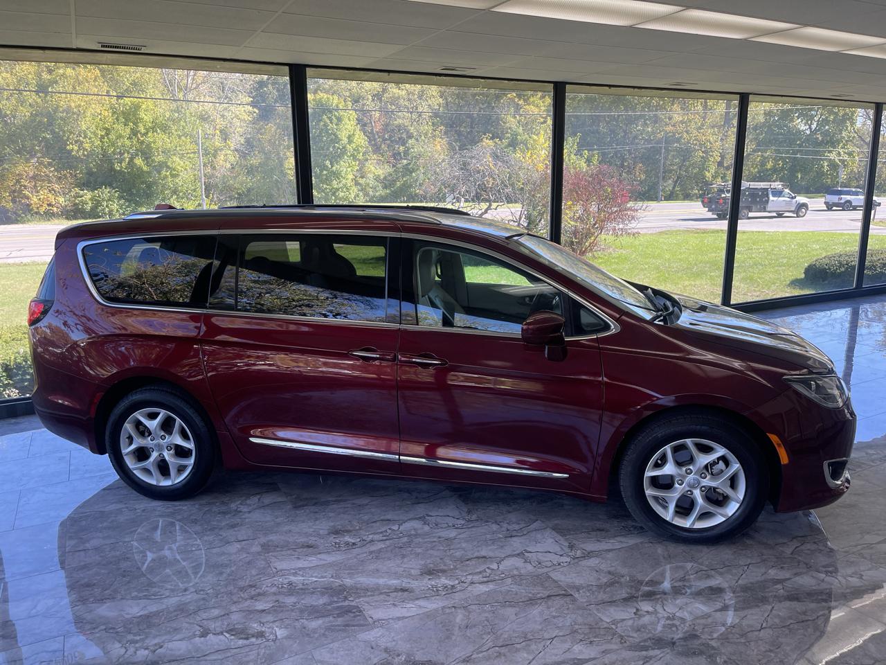 Chrysler Pacifica Touring-L Plus 2017