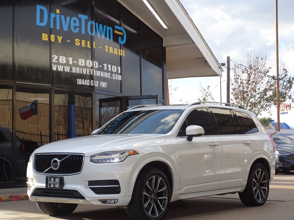 2018 Volvo XC90 T6 Momentum AWD