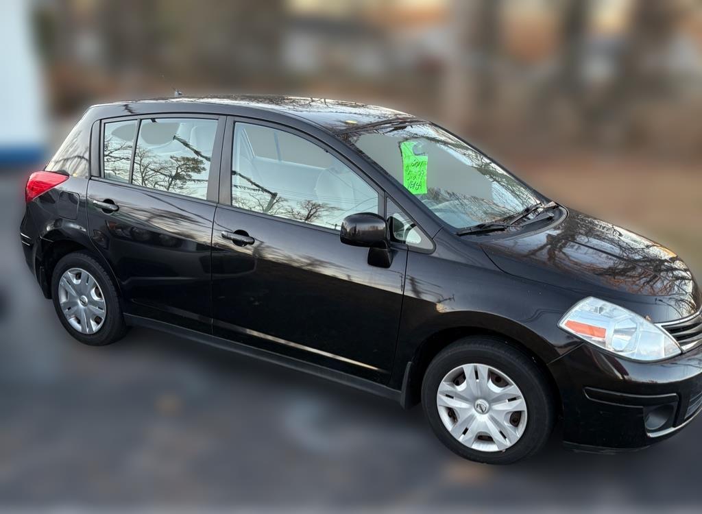 2011 Nissan Versa 1.8 S Hatchback