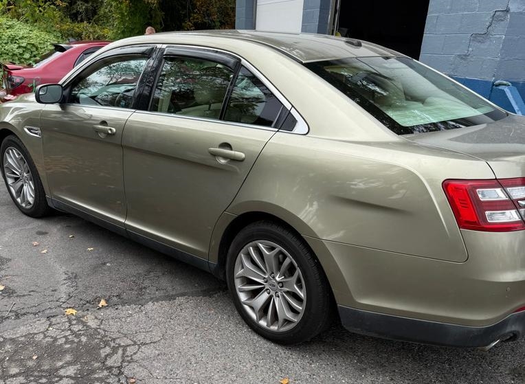 Ford Taurus Limited FWD 2013