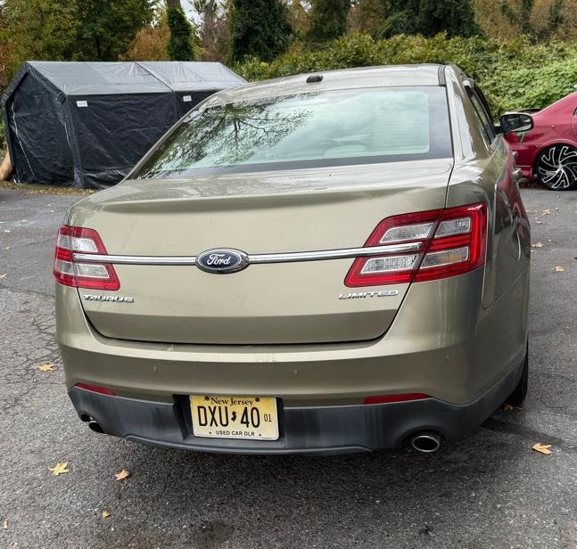 Ford Taurus Limited FWD 2013
