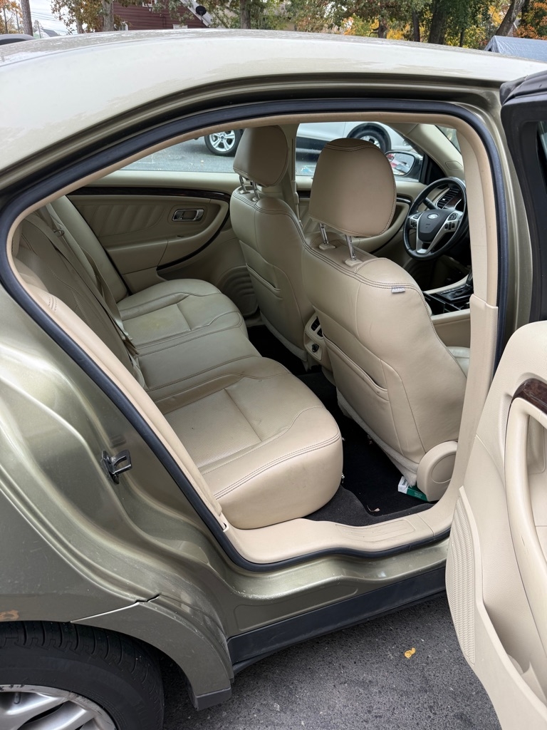 Ford Taurus Limited FWD 2013