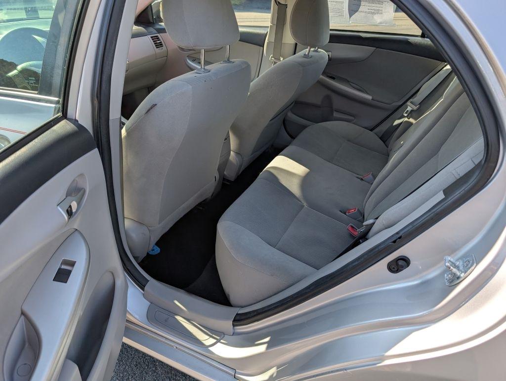 Toyota Corolla LE 4D Sedan 2012