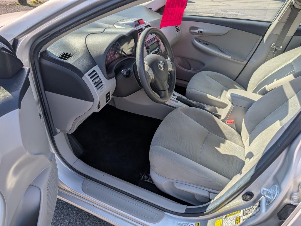 Toyota Corolla LE 4D Sedan 2012