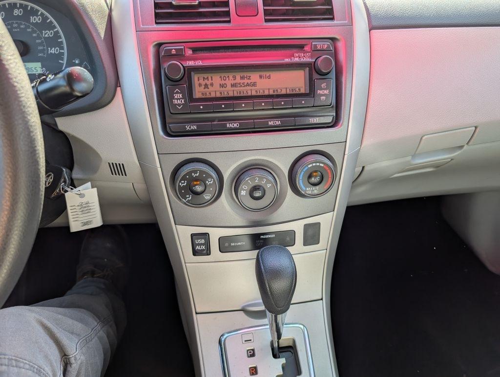 Toyota Corolla LE 4D Sedan 2012