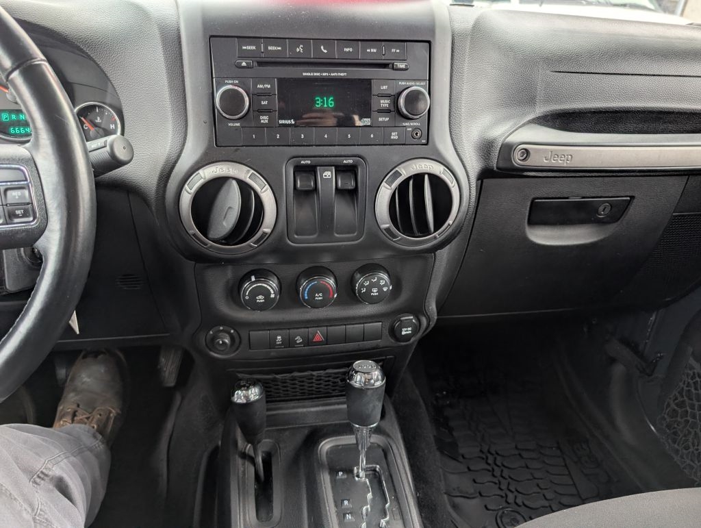 Jeep Wrangler 4WD 2dr Willys Wheeler 2017