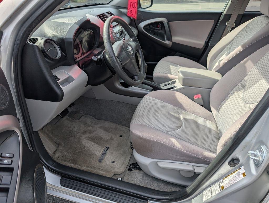 Toyota RAV4 Base I4 4WD 2006