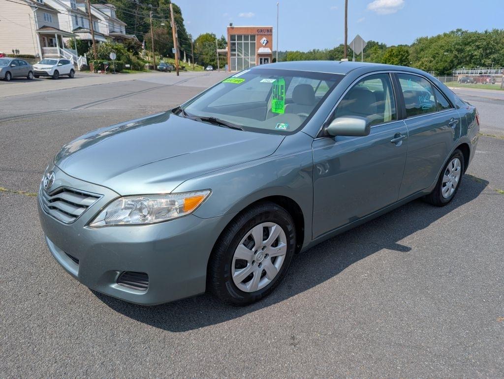 Toyota Camry LE 6-Spd AT 2011