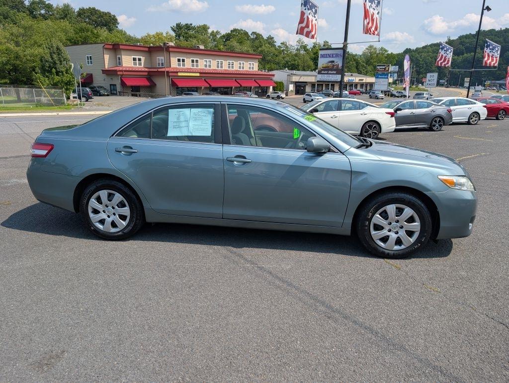 Toyota Camry LE 6-Spd AT 2011