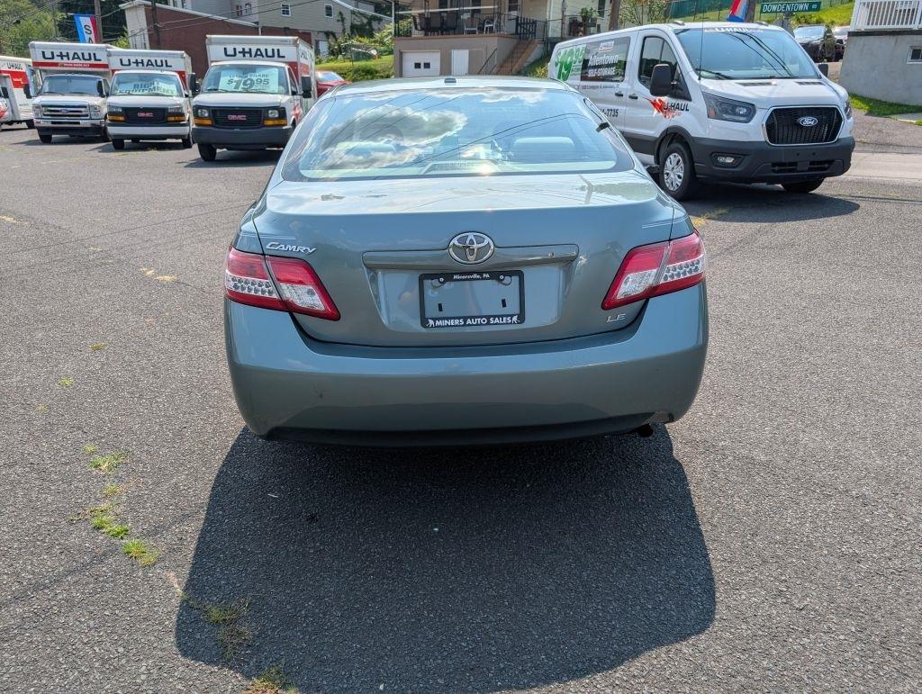 Toyota Camry LE 6-Spd AT 2011