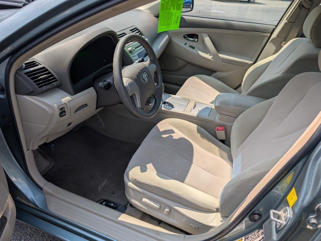 Toyota Camry LE 6-Spd AT 2011