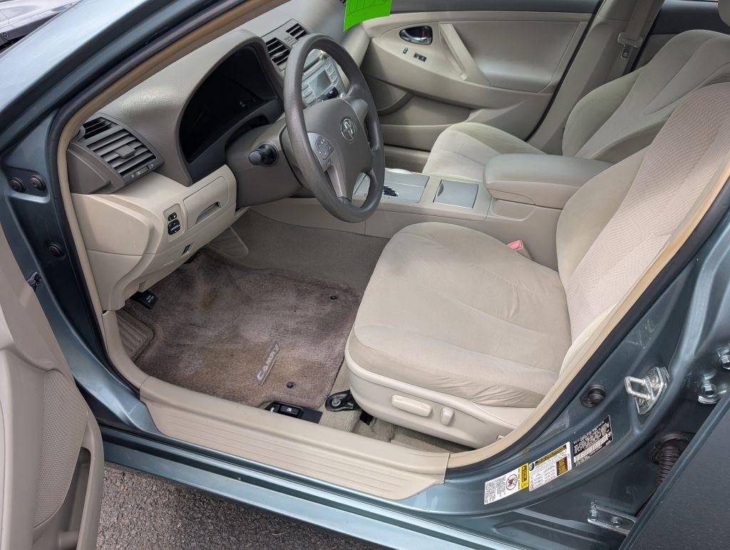 Toyota Camry LE 6-Spd AT 2010