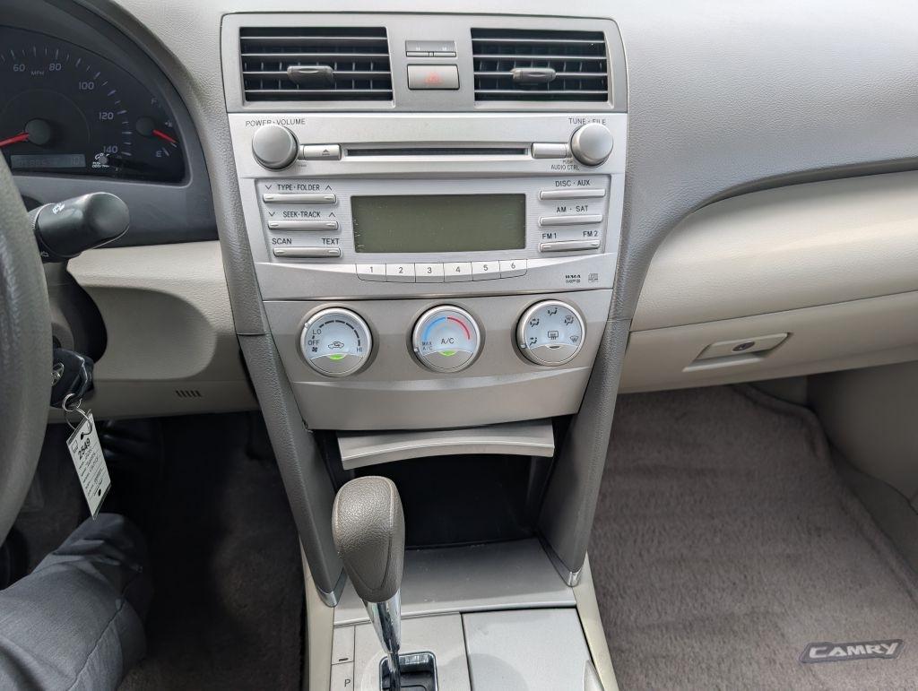 Toyota Camry LE 6-Spd AT 2010