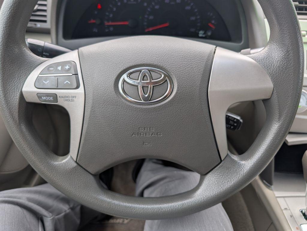 Toyota Camry LE 6-Spd AT 2010