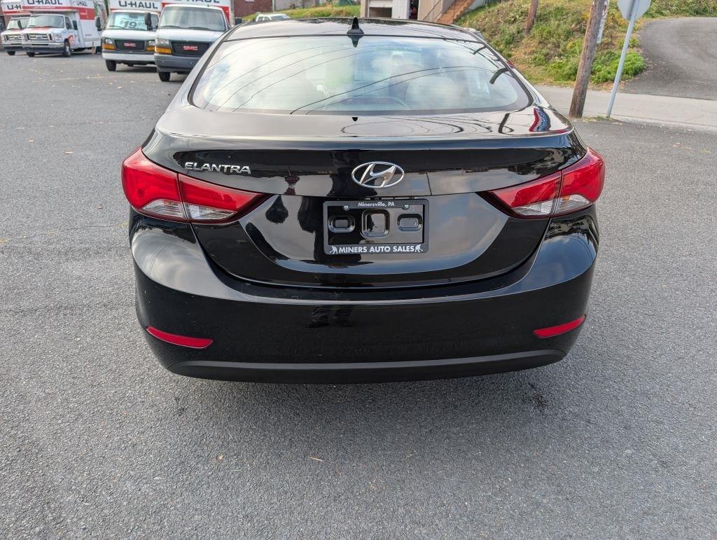 Hyundai Elantra SE 6AT 2016