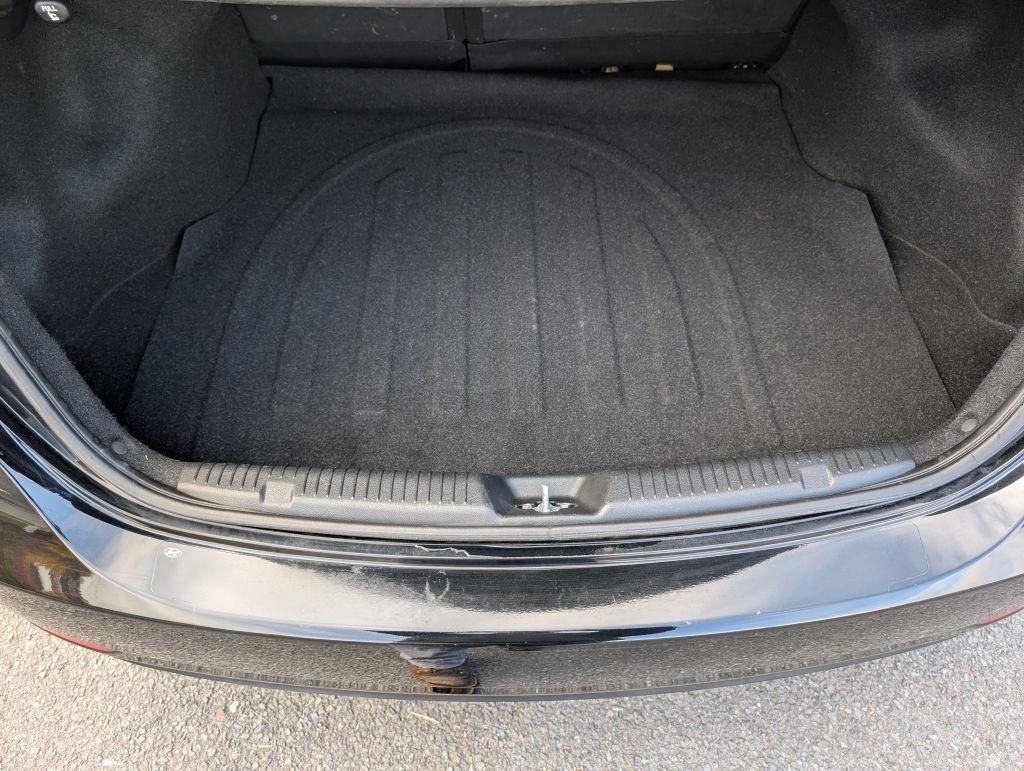 Hyundai Elantra SE 6AT 2016