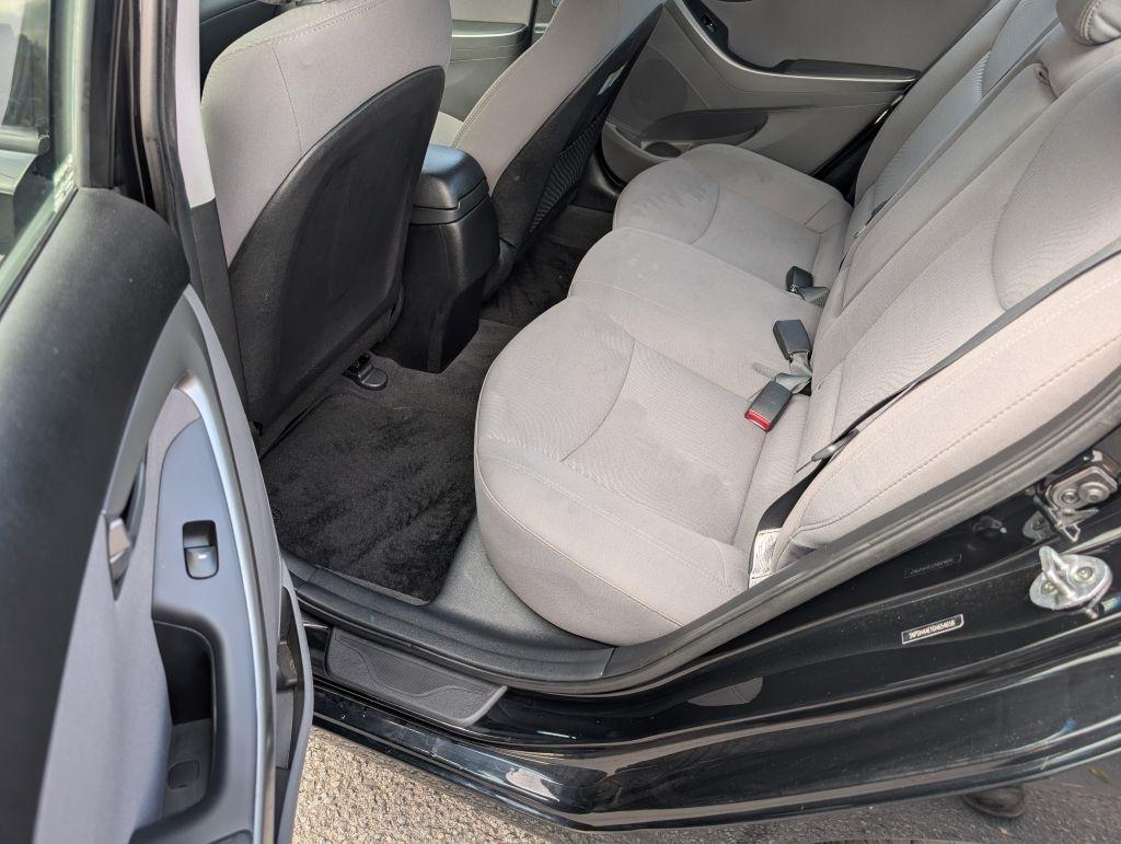 Hyundai Elantra SE 6AT 2016