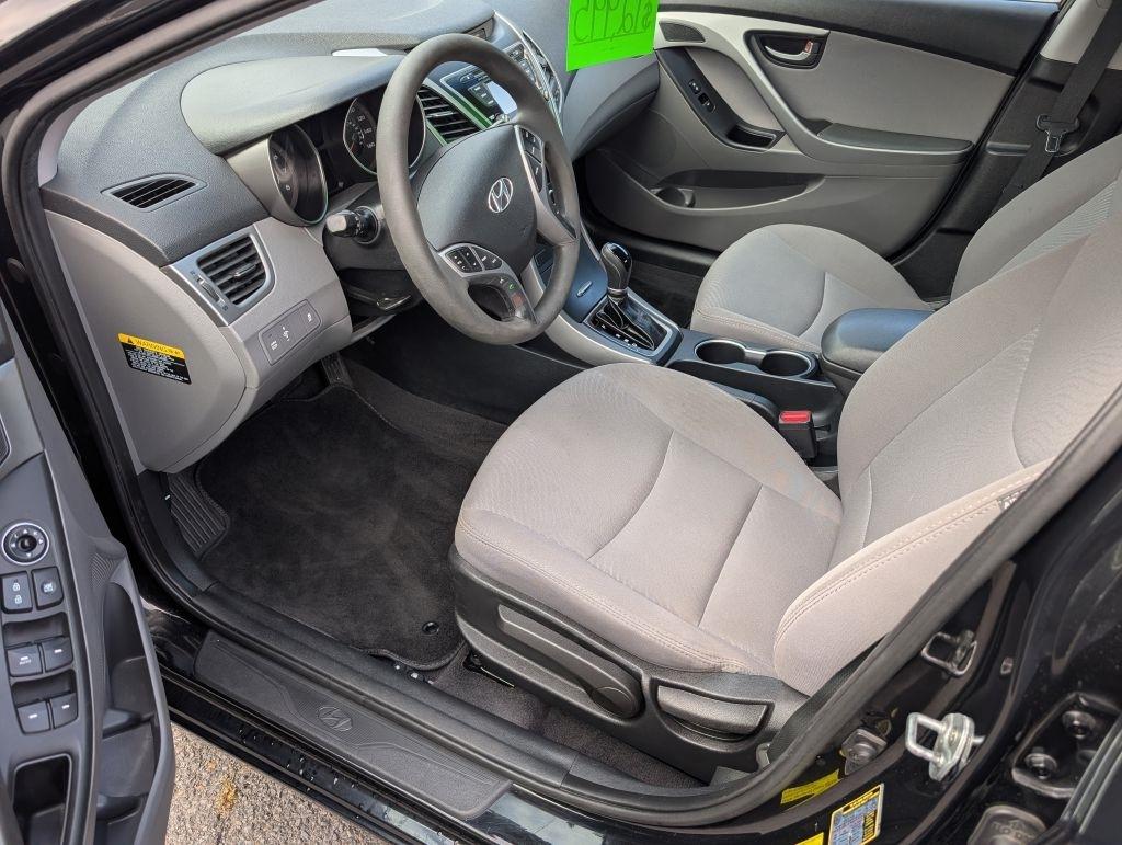 Hyundai Elantra SE 6AT 2016