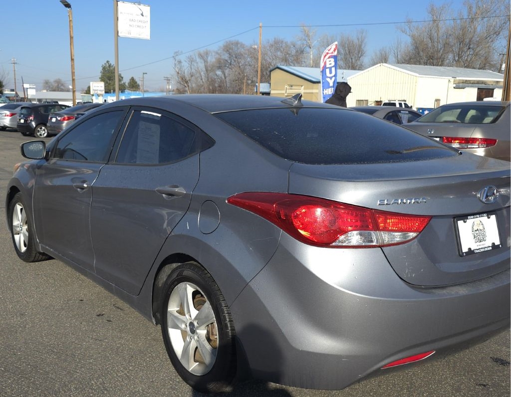 Hyundai Elantra  2013