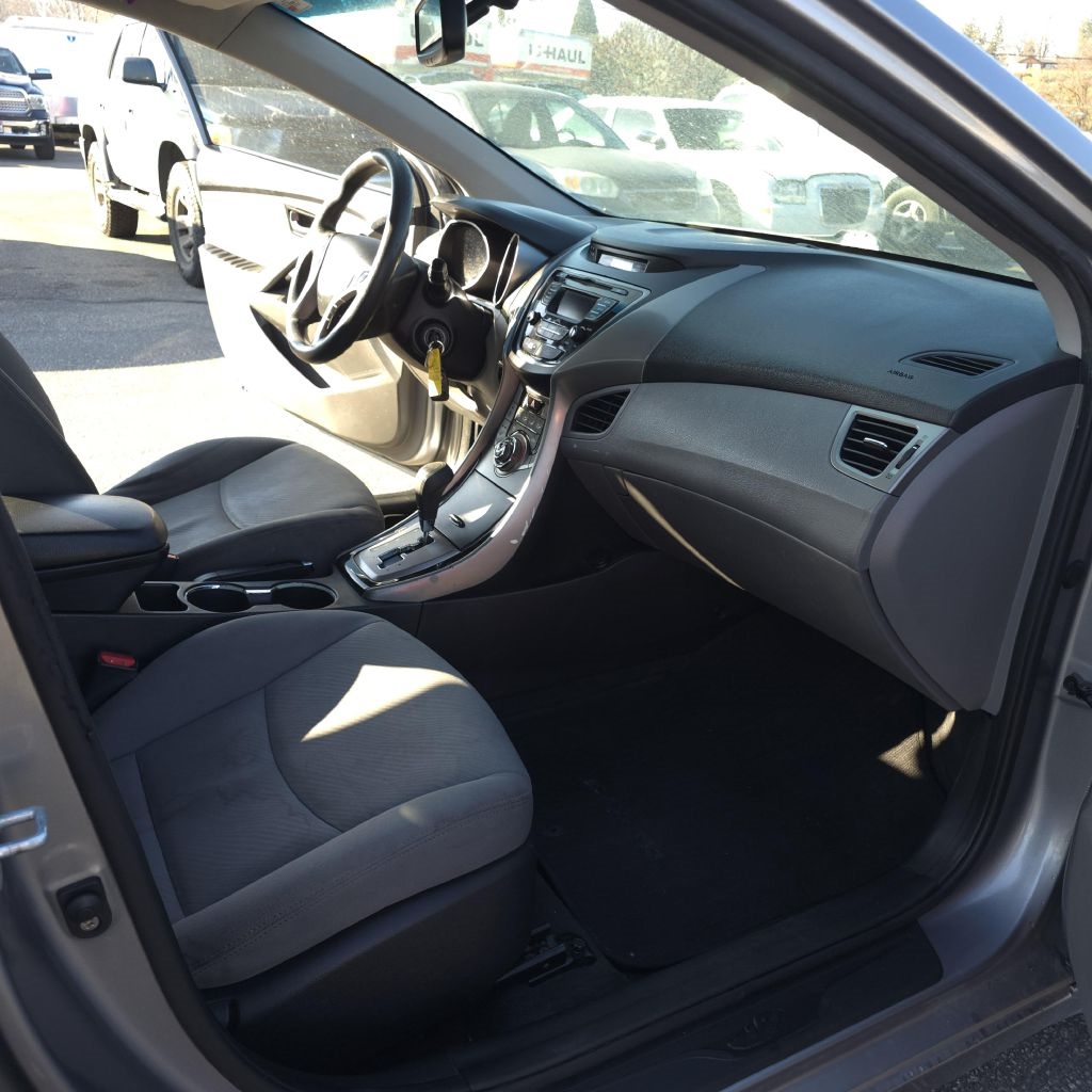 Hyundai Elantra  2013