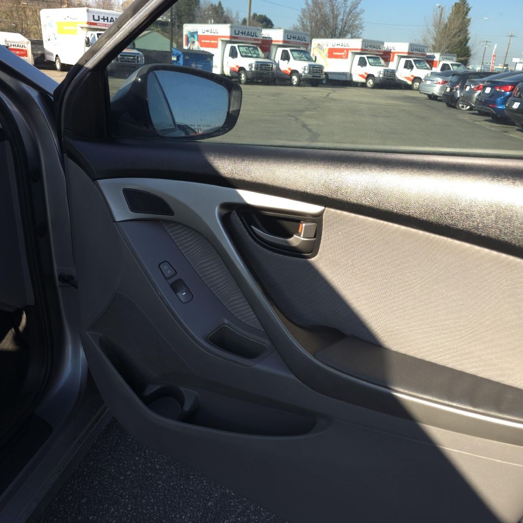 Hyundai Elantra  2013