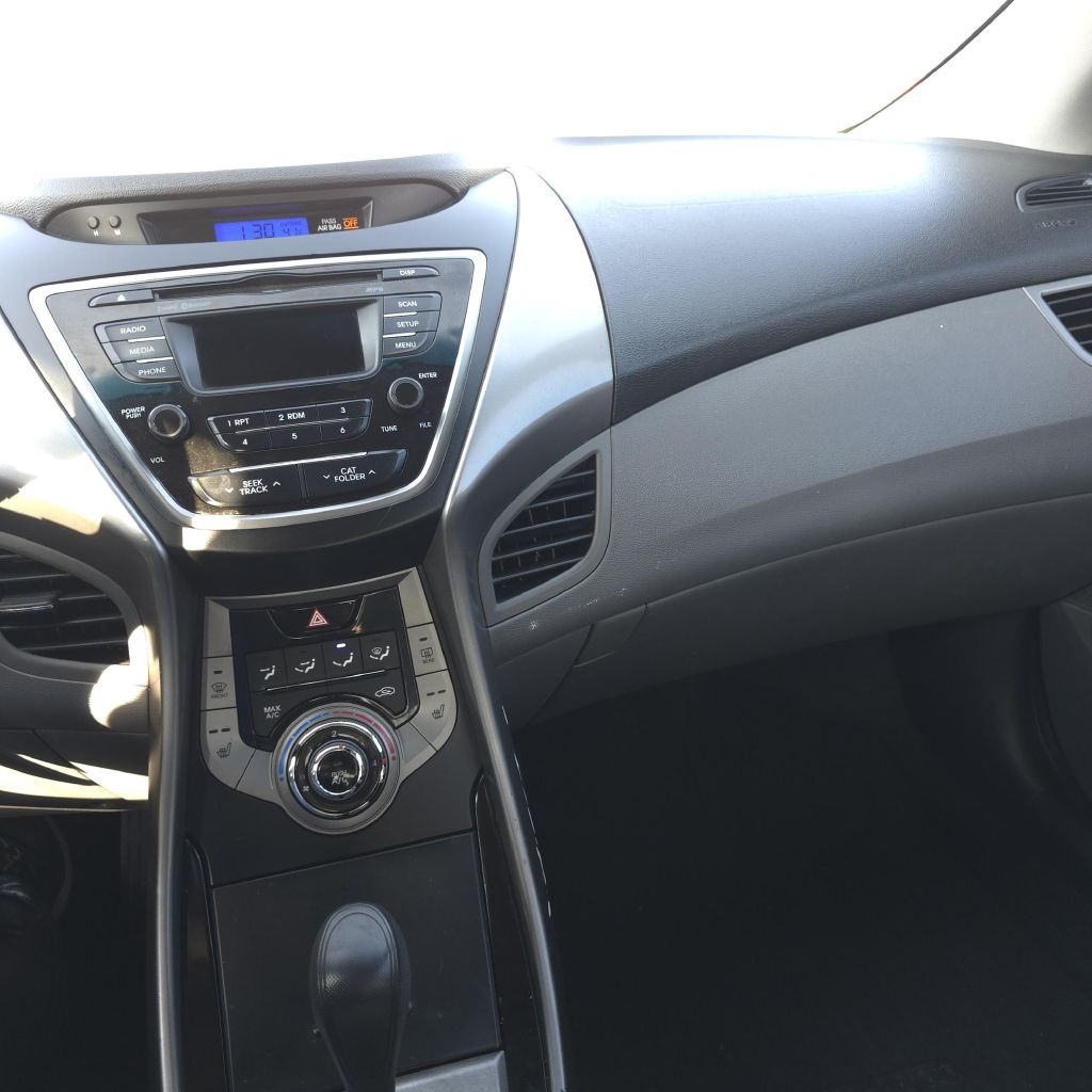 Hyundai Elantra  2013